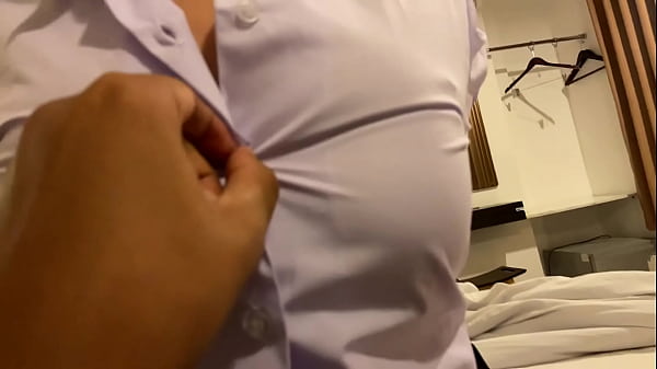 คลิปหลุด สาวอวบเอเชียคอสเพลย์ชุดนักเรียน! – ชุดรัดติ้วจนนมล้น จับกดขย่มควยจนตัวโยนสะเทือนทั้งเตียง